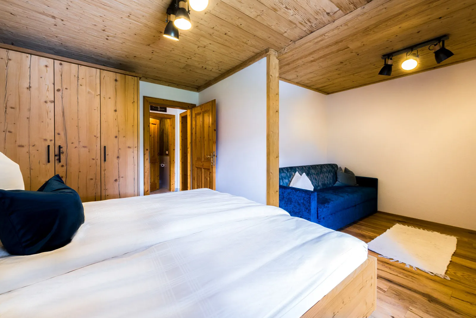 Schlafzimmer & Couch (Tenne)
